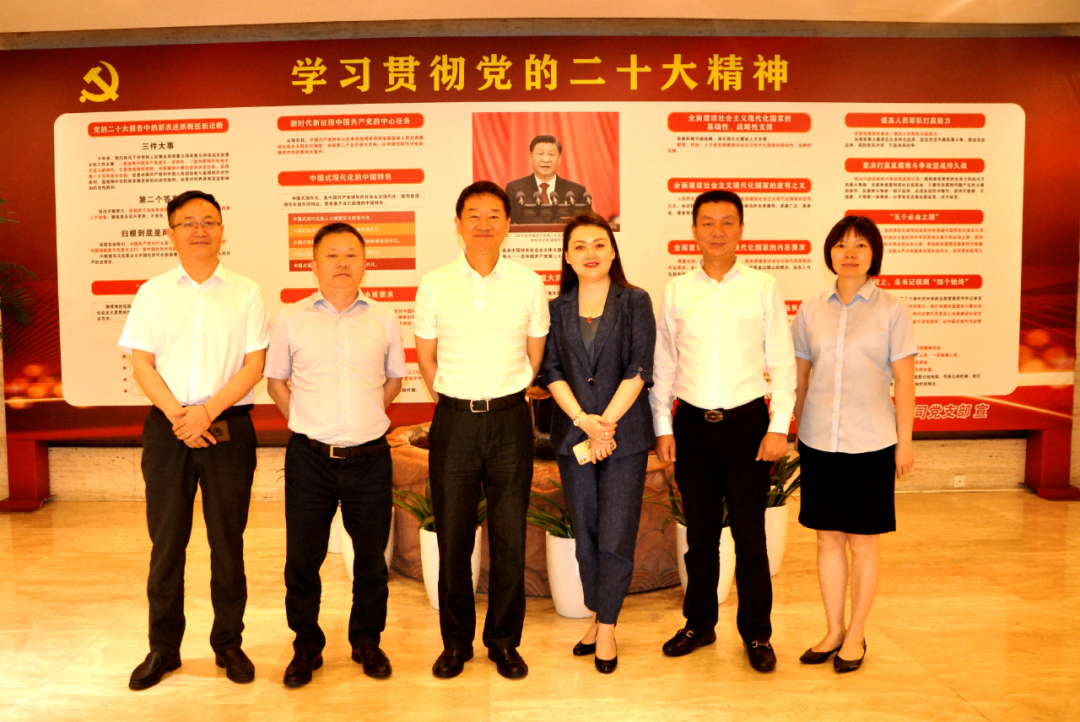 四川尊龙凯时集团党委书记、董事长任丁调研花园宾馆