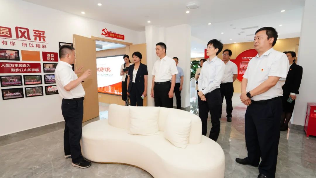 福建省人民政府国有资产监督管理委员会修兴高一行莅临尊龙凯时党？疾斓餮