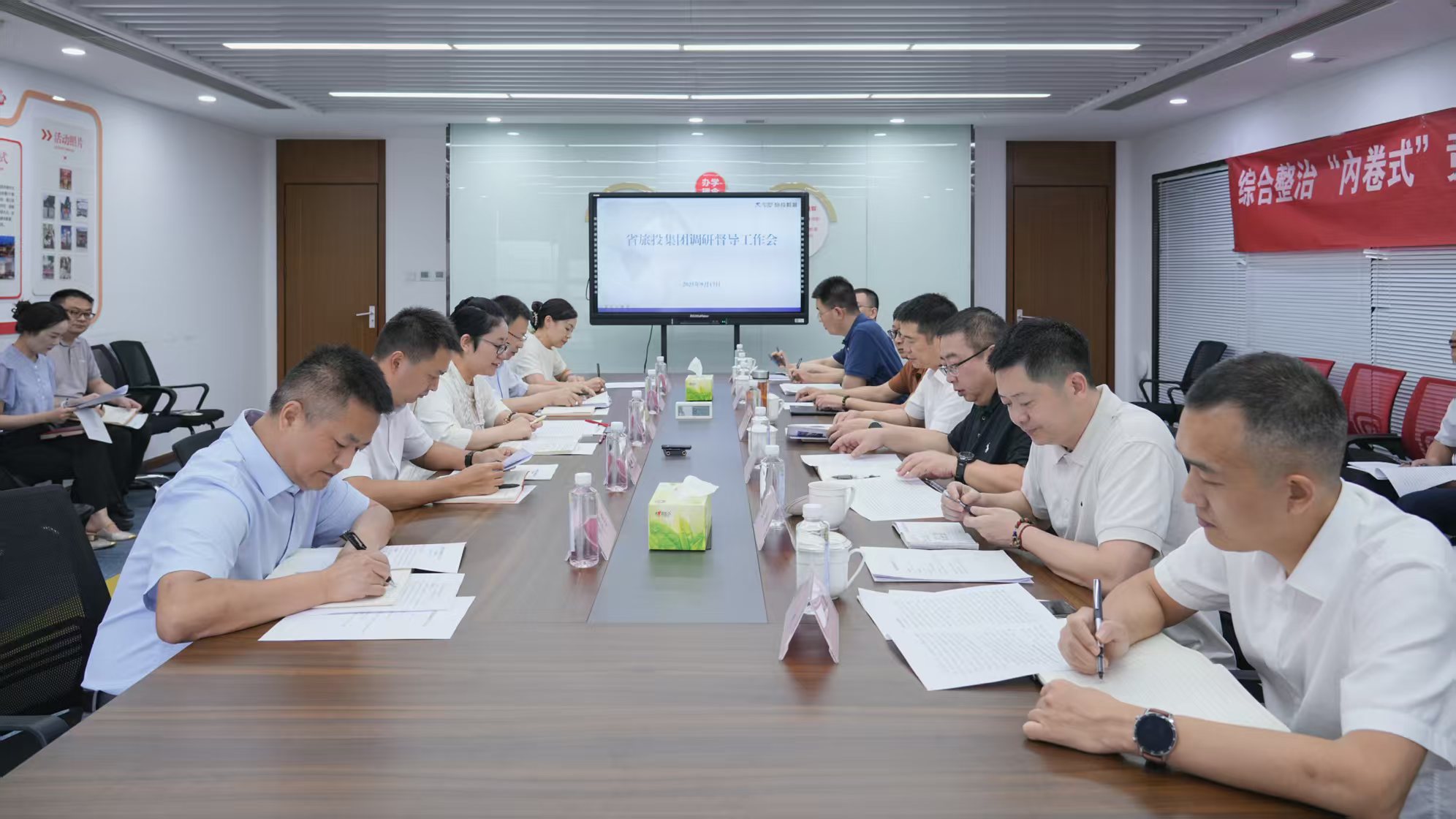 省尊龙凯时集团党委书记、董事长游勇率队赴尊龙凯时教育公司调研督导